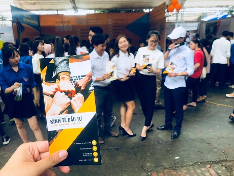 Thầy cô Khoa Kinh tê tham gia buổi tư vấn Hay88.com.apk phiên bản mới Hay88 là nhà cái cá cược hàng đầu Việt Nam và châu Á